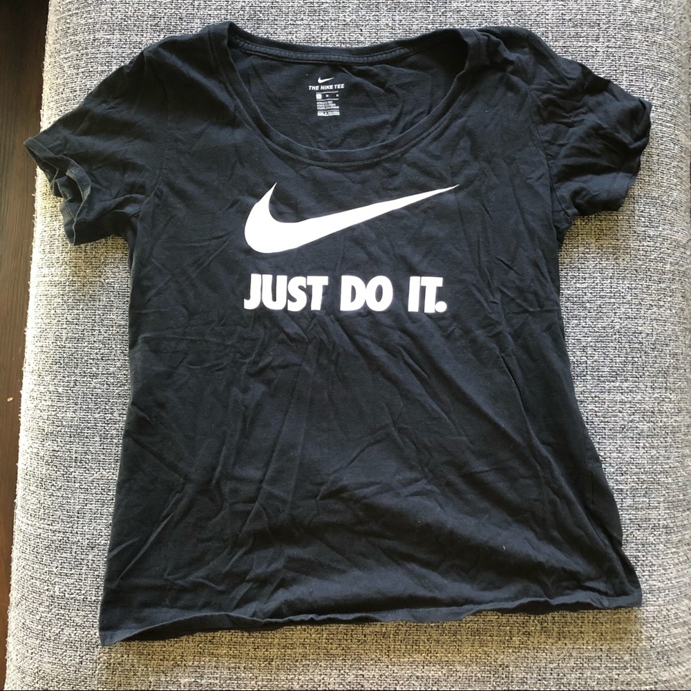 Nike Tee 🖤🤍